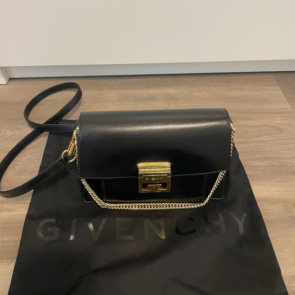 Givenchy GV3 leather crossbody bag- blk leather